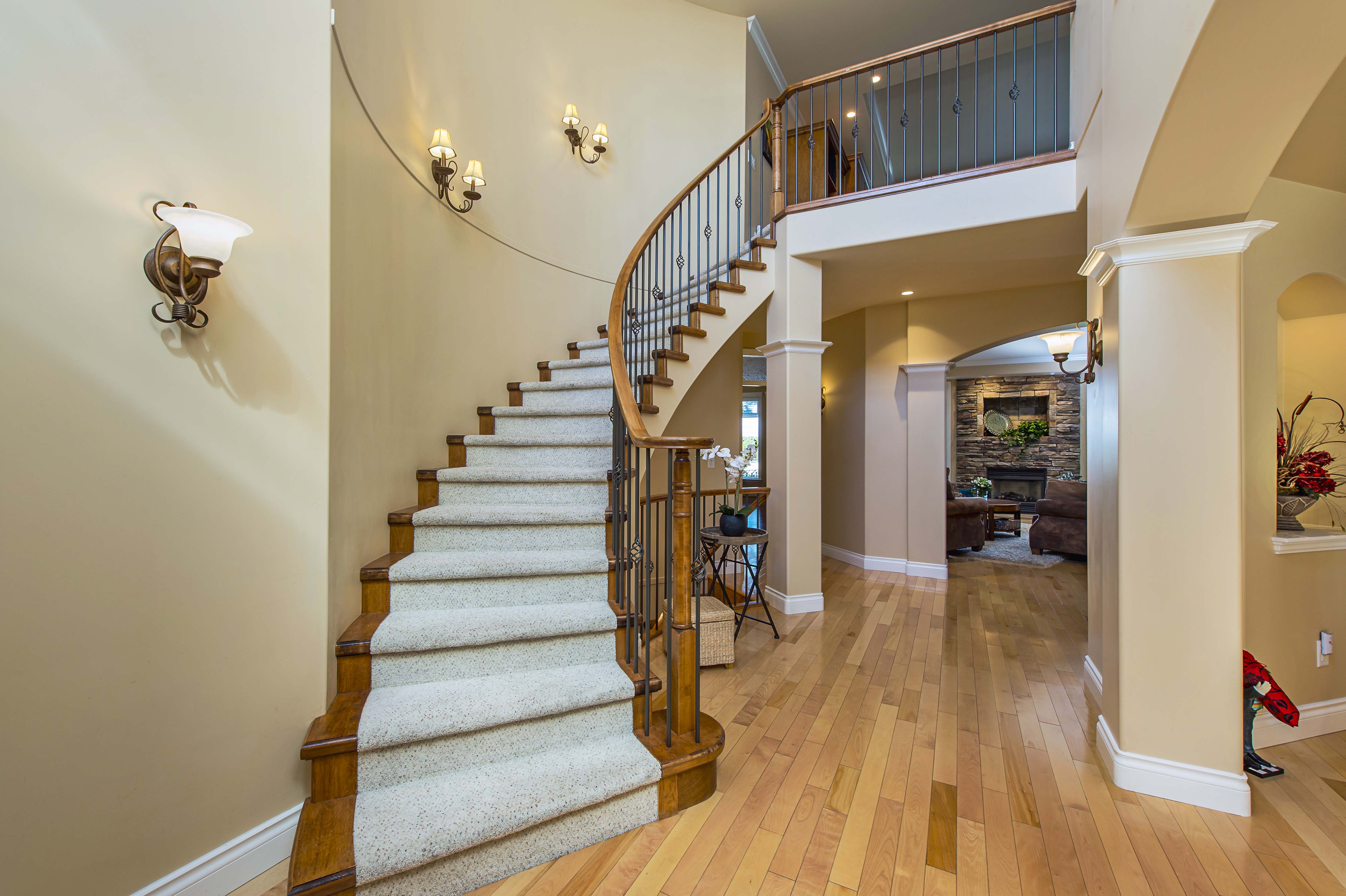 Sweeping Staircase 